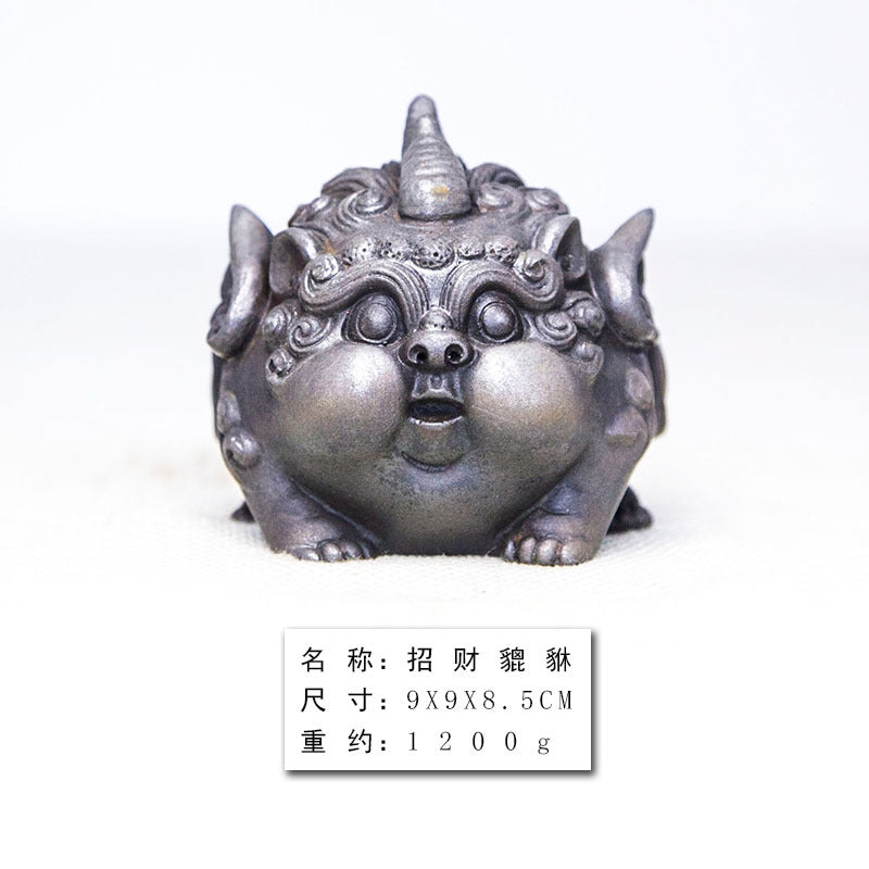 Adorable Pi Xiu figurine in a creative Chinese style, handmade as a desktop ornament