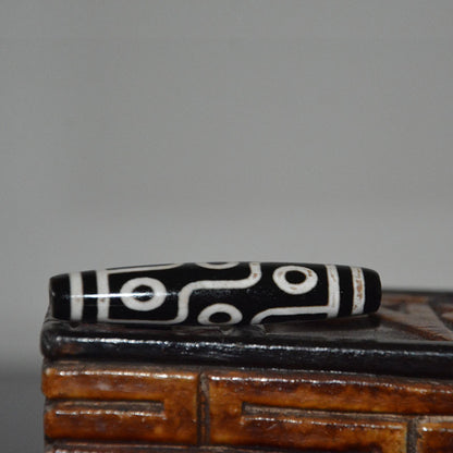 Natural Agate Black and White Nine-Eyed Dzi Bead Flat Round Pendant