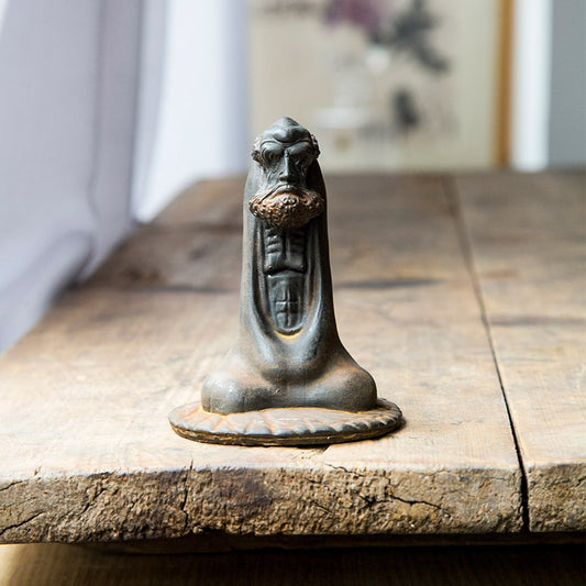 New Chinese-Style Zen Figurine: Dharma Patriarch Desktop Ornament with Rusted Cast-Iron Finish