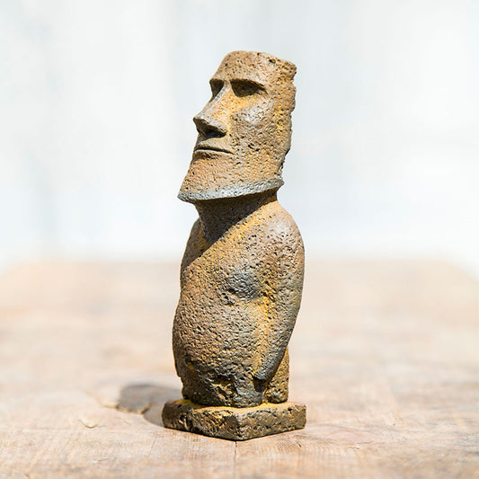 Nordic Style Creative Easter Island Moai Statue Craft Ornament, Handcrafted Decoration for Study Room, Tea Pet, and Cast-Iron Home Decor Display
