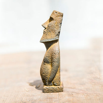 Nordic Style Creative Easter Island Moai Statue Craft Ornament, Handcrafted Decoration for Study Room, Tea Pet, and Cast-Iron Home Decor Display