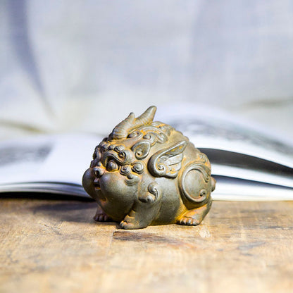 Adorable Pi Xiu figurine in a creative Chinese style, handmade as a desktop ornament