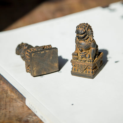 Mini Chinese-Style Rust-Iron Stone Lion Creative Desktop Ornament for Office Decor