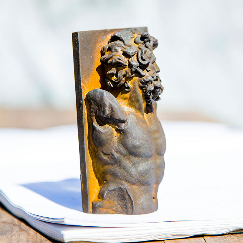 Innovative Modern Minimalist Laocoön Bust Sculpture in Europe Cast Iron Figurine Decorative Art Craft Ornament for Home Desktop