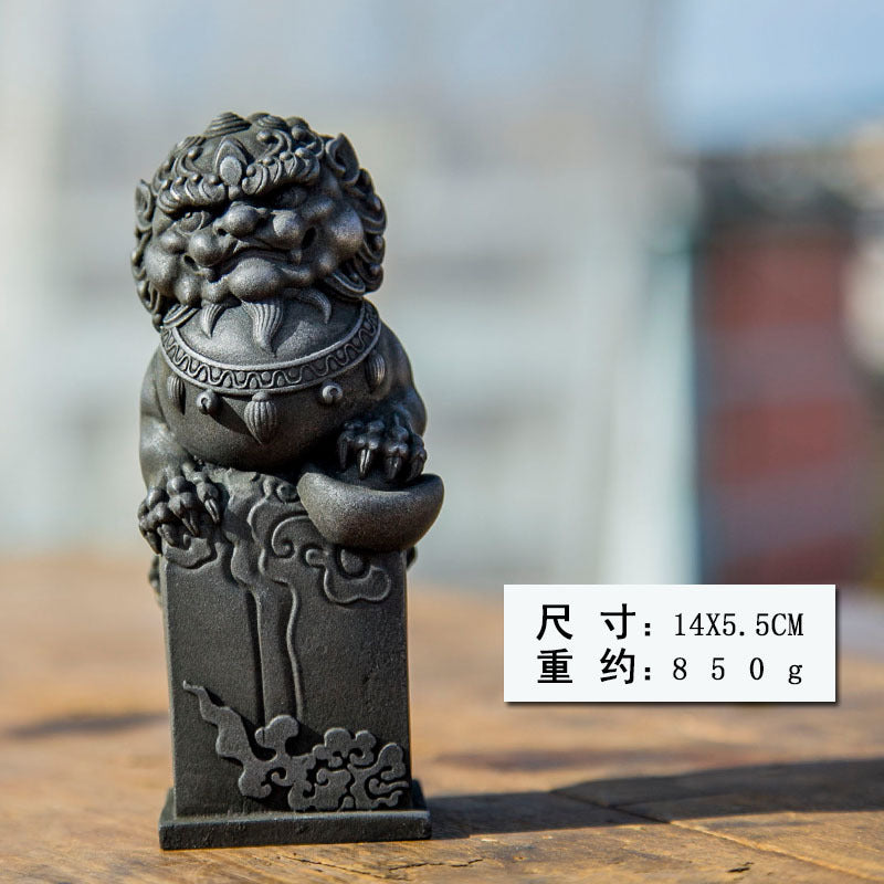 Wealth-Attracting Divine Beast Resin Craft Decoration: Chinese Ingenious Cast-Iron Lion Desktop Ornament