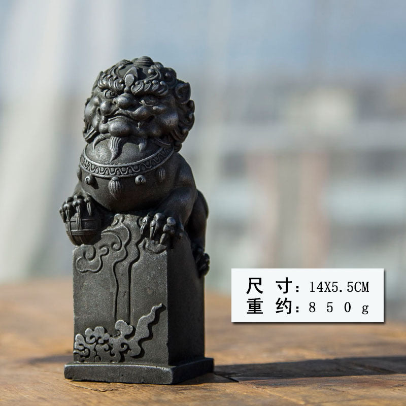 Wealth-Attracting Divine Beast Resin Craft Decoration: Chinese Ingenious Cast-Iron Lion Desktop Ornament