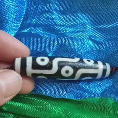 Nine-Eyed Tibetan Agate Chalcedony Dzi Bead Collarbone Pendant Necklace